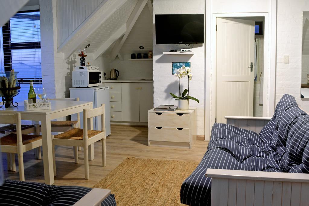 Rocklands Seaside Bed And Breakfast Simon's Town Exterior photo