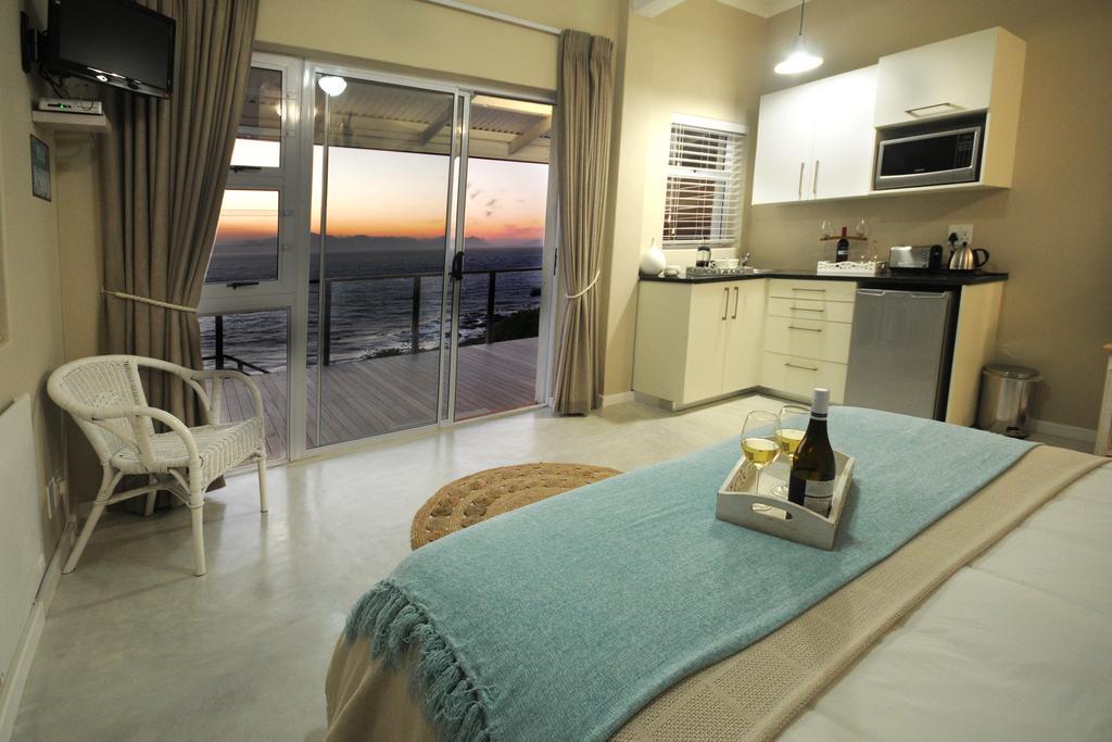 Rocklands Seaside Bed And Breakfast Simon's Town Exterior photo